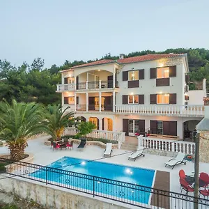  Apartment Iz